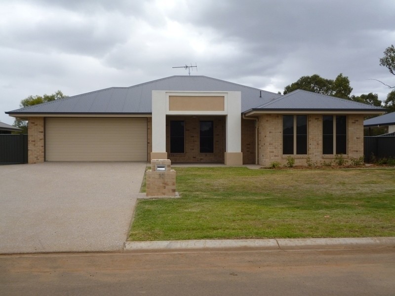 10 Layne Crescent, Chinchilla QLD 4413