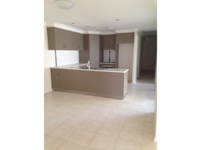 2/22 Barber Street, Chinchilla QLD 4413