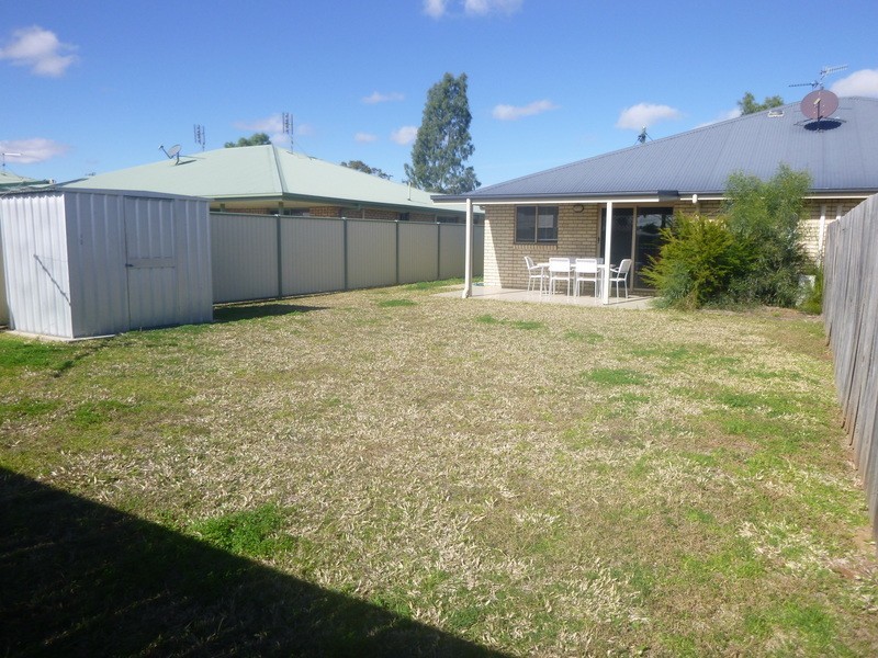 2/105 Zeller Street, Chinchilla QLD 4413