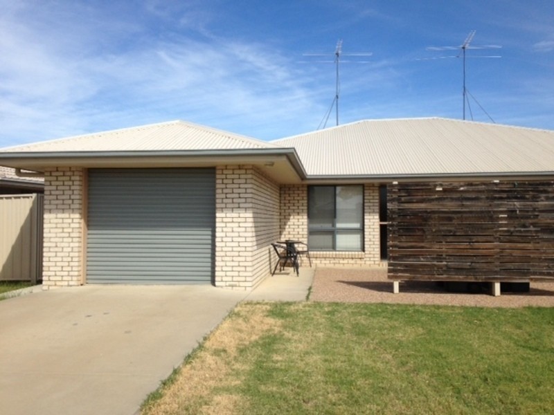 1/15 Back Avenue, Chinchilla QLD 4413