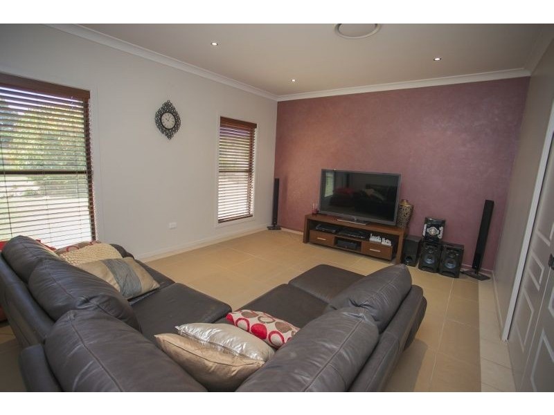32 Oak Street, Chinchilla QLD 4413