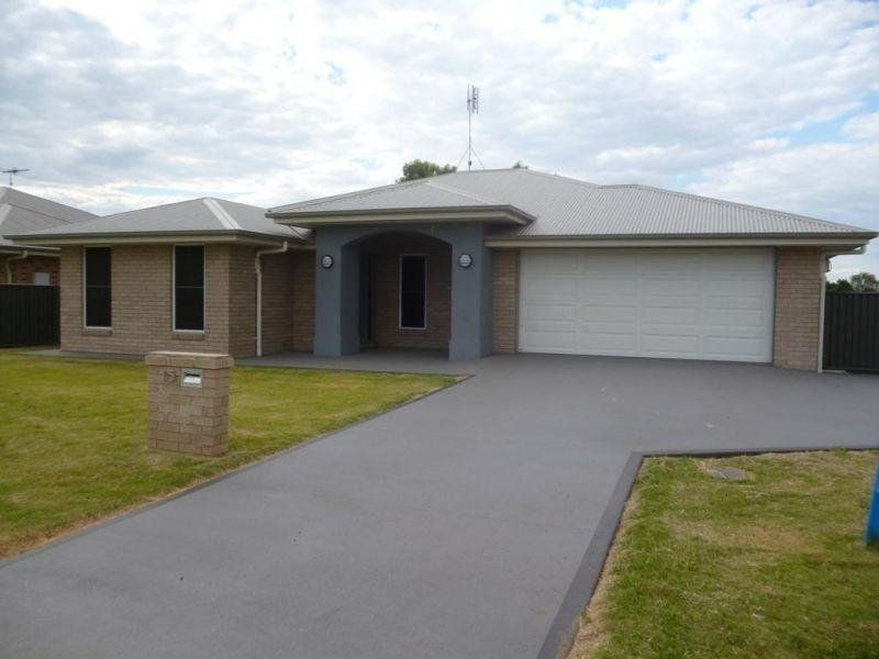 15 Layne Crescent, Chinchilla QLD 4413