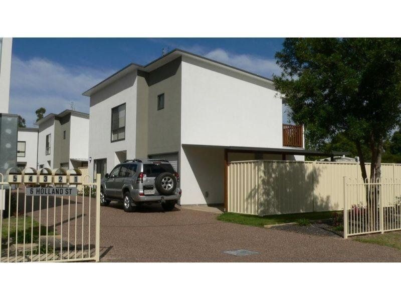 2/6 Holland Street, Chinchilla QLD 4413