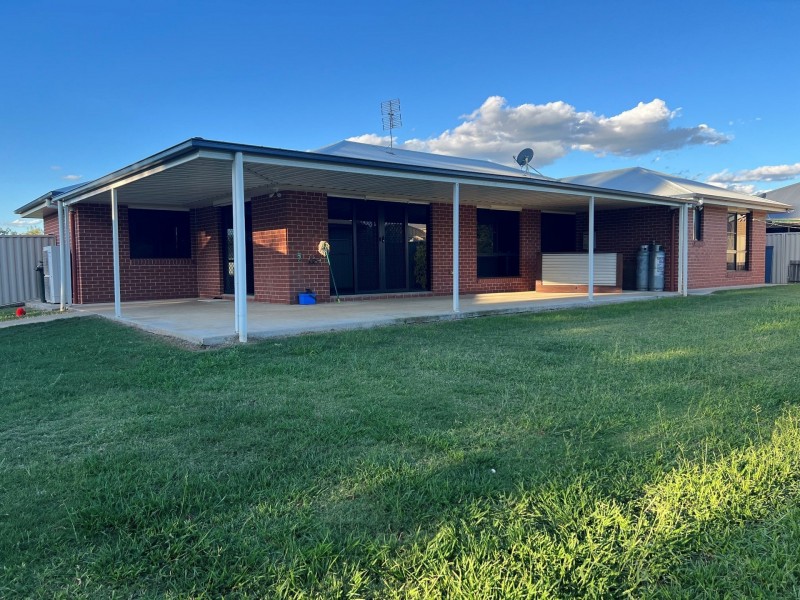 11 Lewis Street, Chinchilla QLD 4413