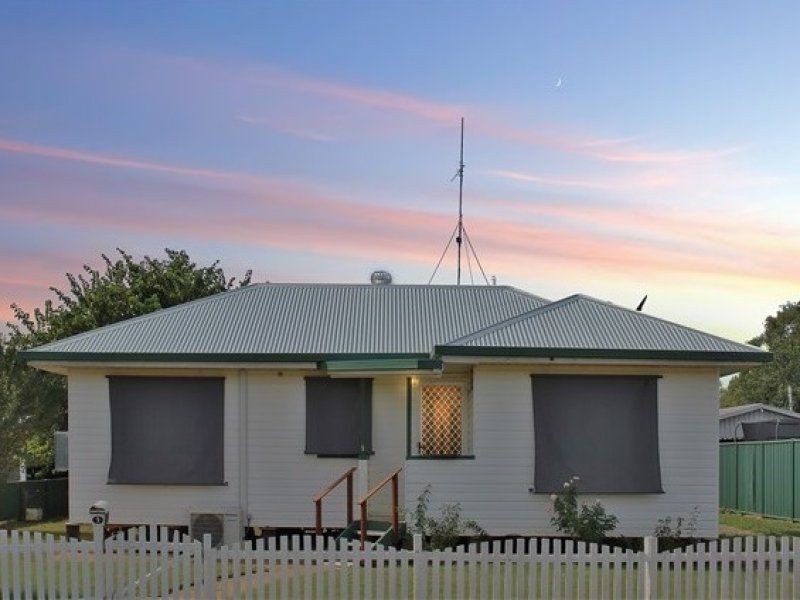 9 Atkins Street, Chinchilla QLD 4413