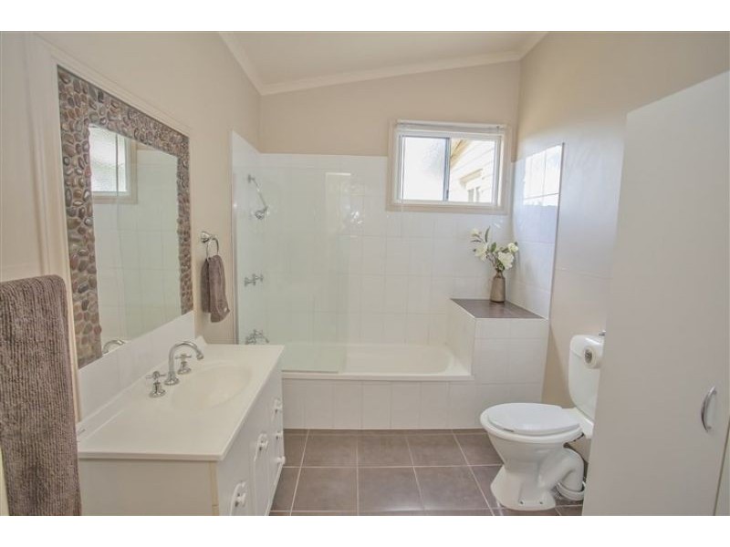 77 Boyd Street, Chinchilla QLD 4413