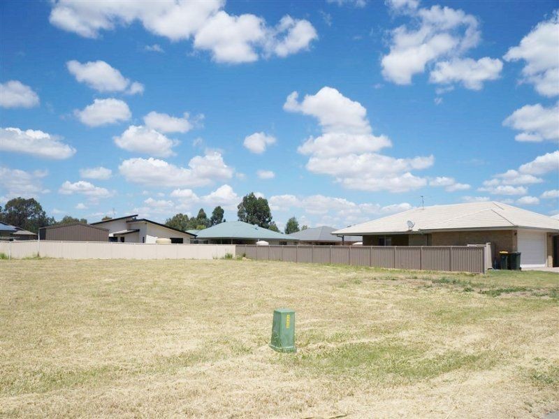 62 Sommerfeld Crescent, Chinchilla QLD 4413