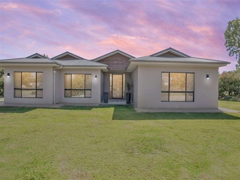 32 Oak Street, Chinchilla QLD 4413