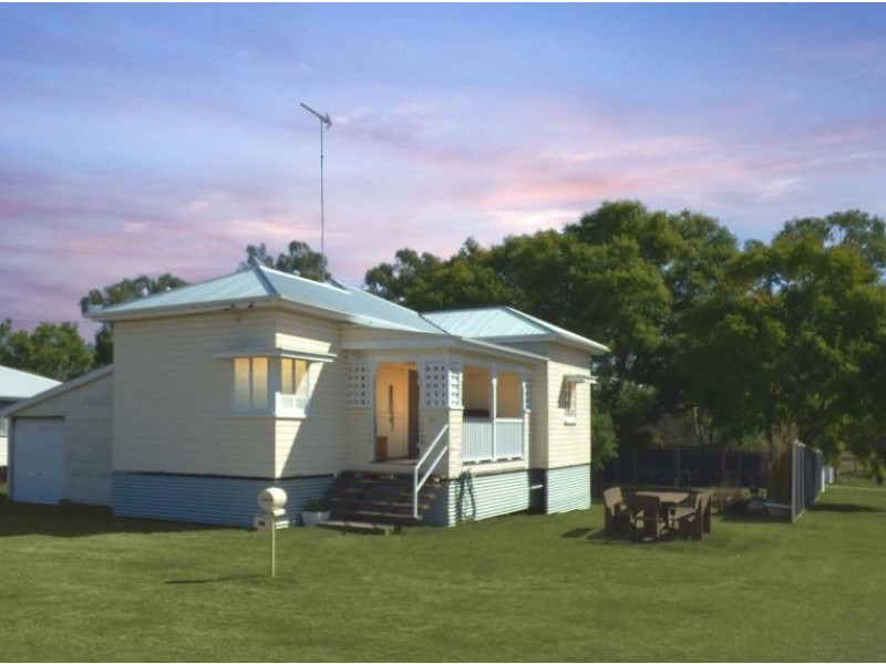 12 Middle Street, Chinchilla QLD 4413