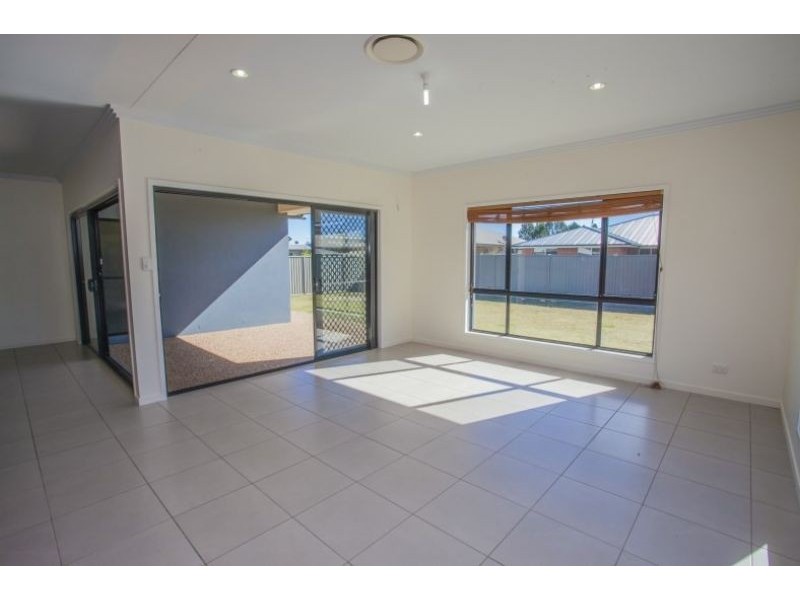 12 Sommerfeld Crescent, Chinchilla QLD 4413