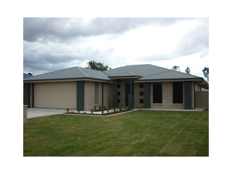 16 Sommerfeld Crescent, Chinchilla QLD 4413