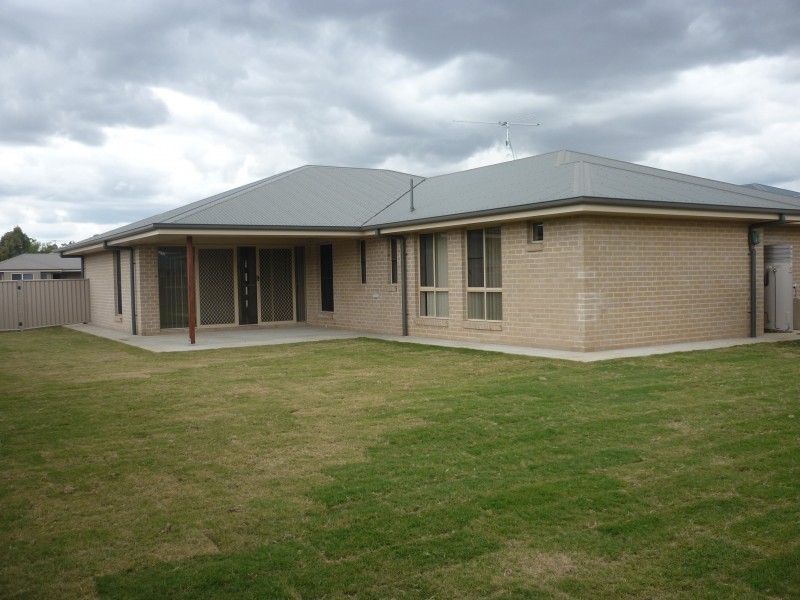 16 Sommerfeld Crescent, Chinchilla QLD 4413