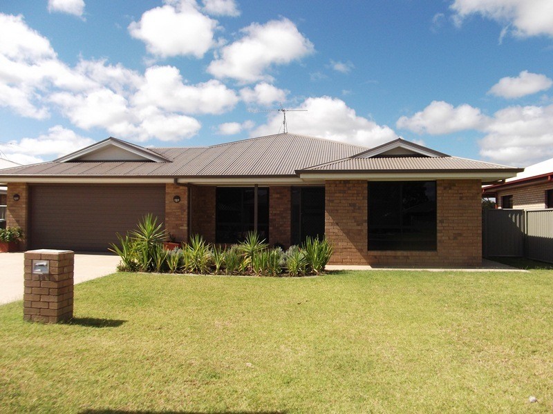 19 Sommerfeld Cres, Chinchilla QLD 4413