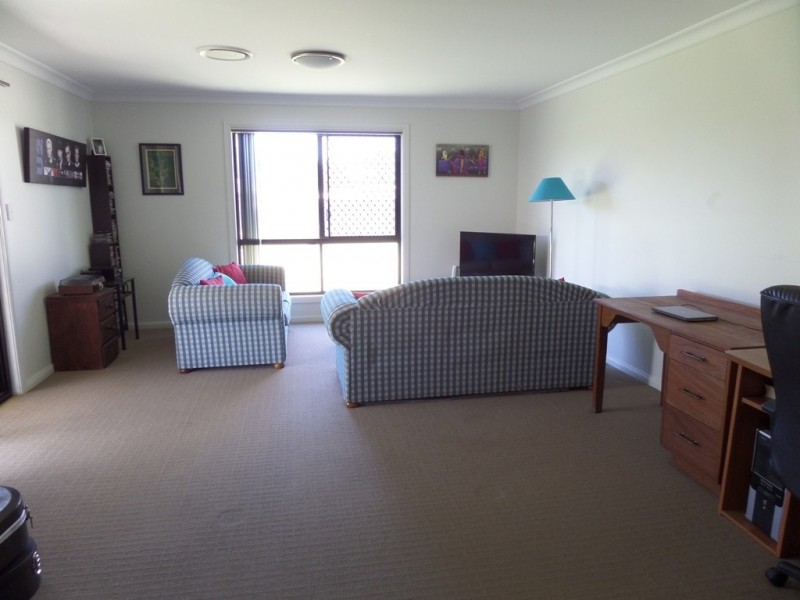 19 Sommerfeld Cres, Chinchilla QLD 4413