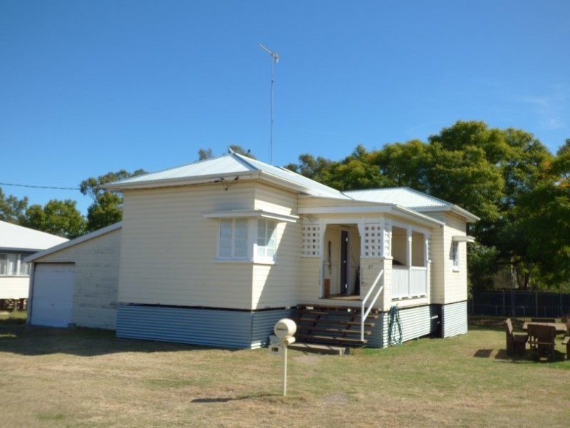 12  Middle Street, Chinchilla QLD 4413