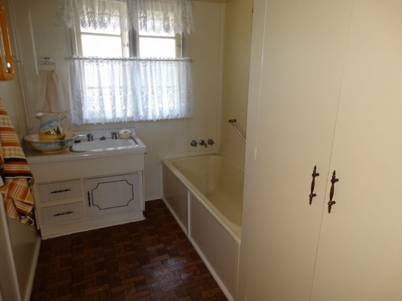 31 Lytton Street, Warra QLD 4411