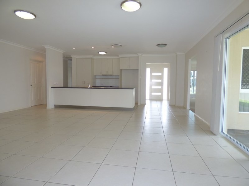 11 Sommerfeld Crs, Chinchilla QLD 4413