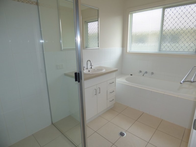 11 Sommerfeld Crs, Chinchilla QLD 4413