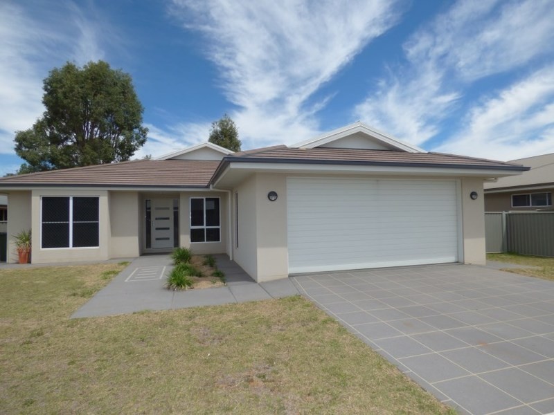11 Sommerfeld Crs, Chinchilla QLD 4413