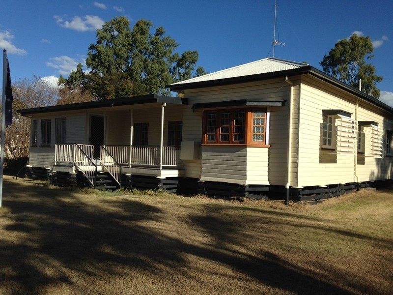 42 Oak Street, Chinchilla QLD 4413