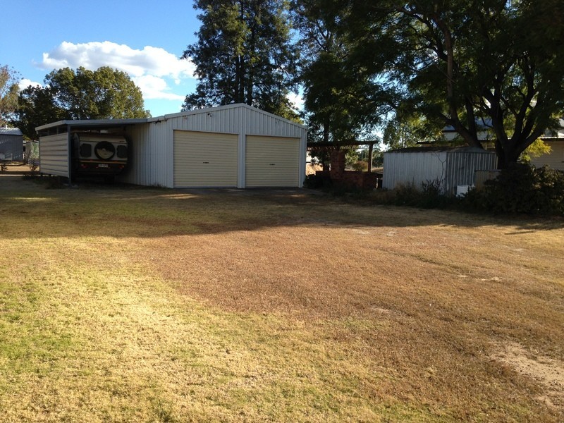 42 Oak Street, Chinchilla QLD 4413