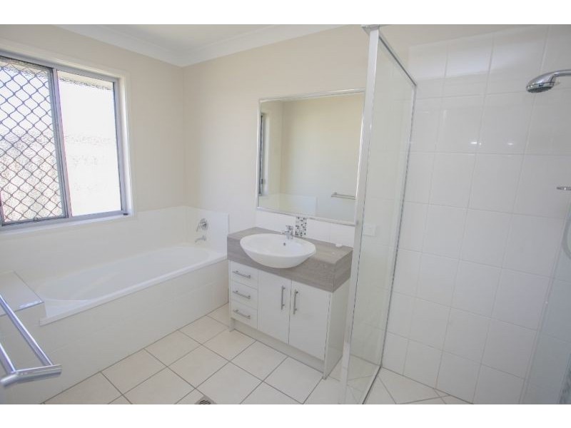64 Mackie Street, Chinchilla QLD 4413