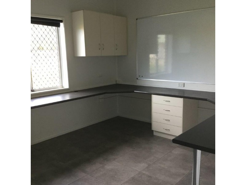 2/19 Bell St, Chinchilla QLD 4413