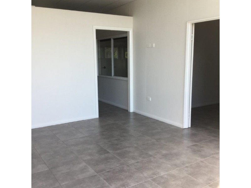 2/19 Bell St, Chinchilla QLD 4413