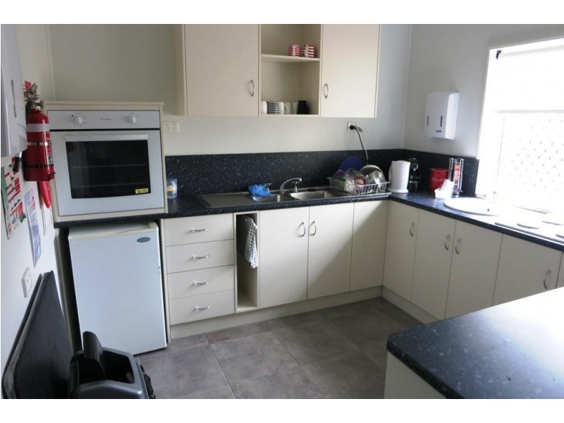 2/19 Bell St, Chinchilla QLD 4413