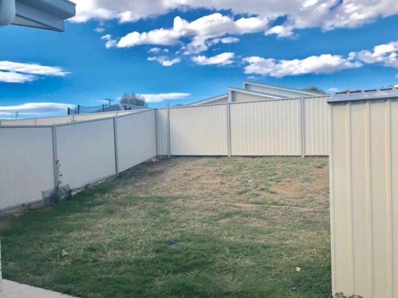 2/15 Ellem Drive, Chinchilla QLD 4413