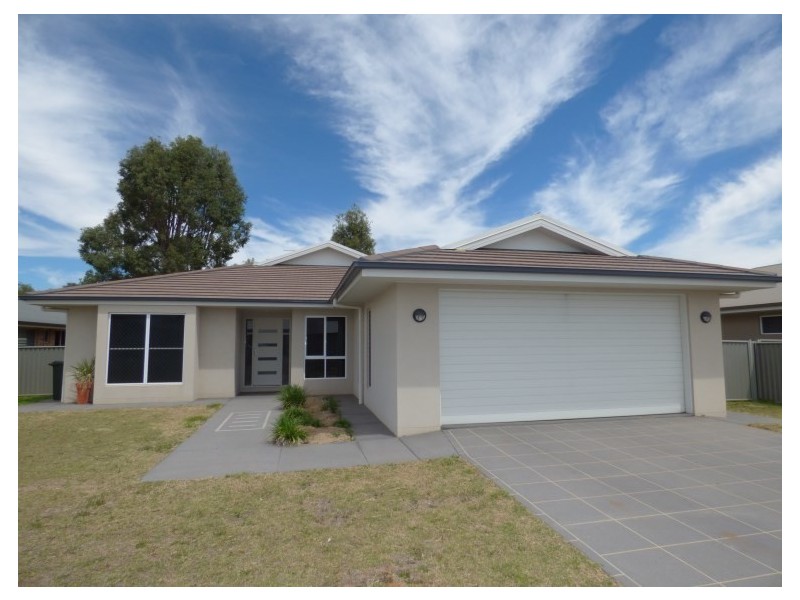 11 Sommerfeld Crs, Chinchilla QLD 4413