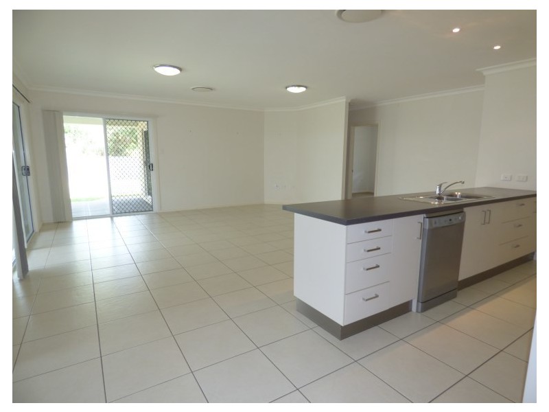 11 Sommerfeld Crs, Chinchilla QLD 4413