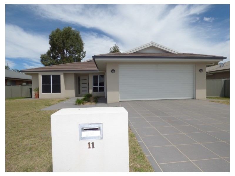 11 Sommerfeld Crs, Chinchilla QLD 4413