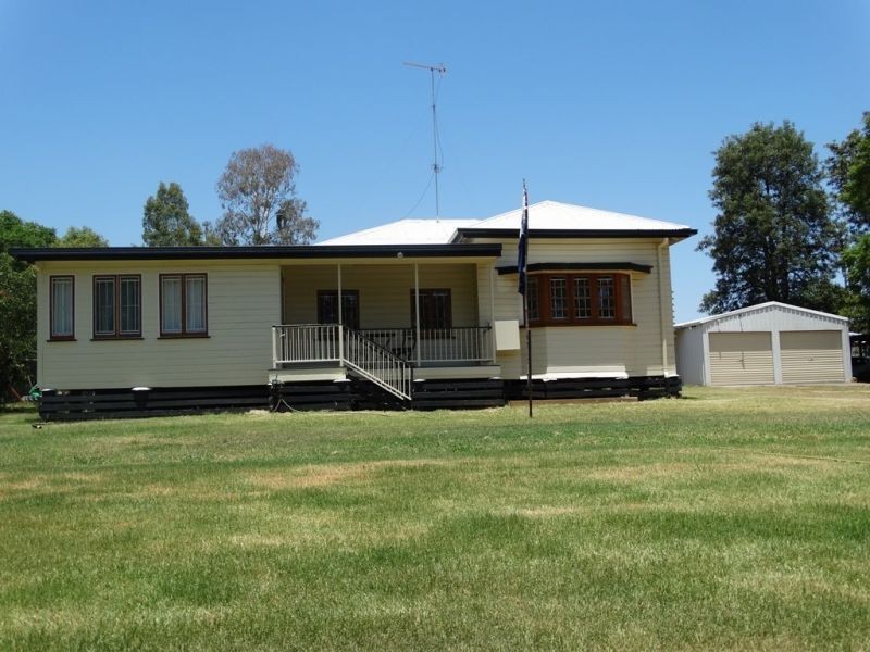 42 Oak Street, Chinchilla QLD 4413