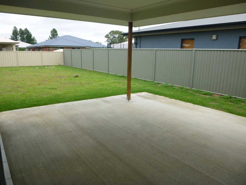 14 Sommerfeld Crescent, Chinchilla QLD 4413