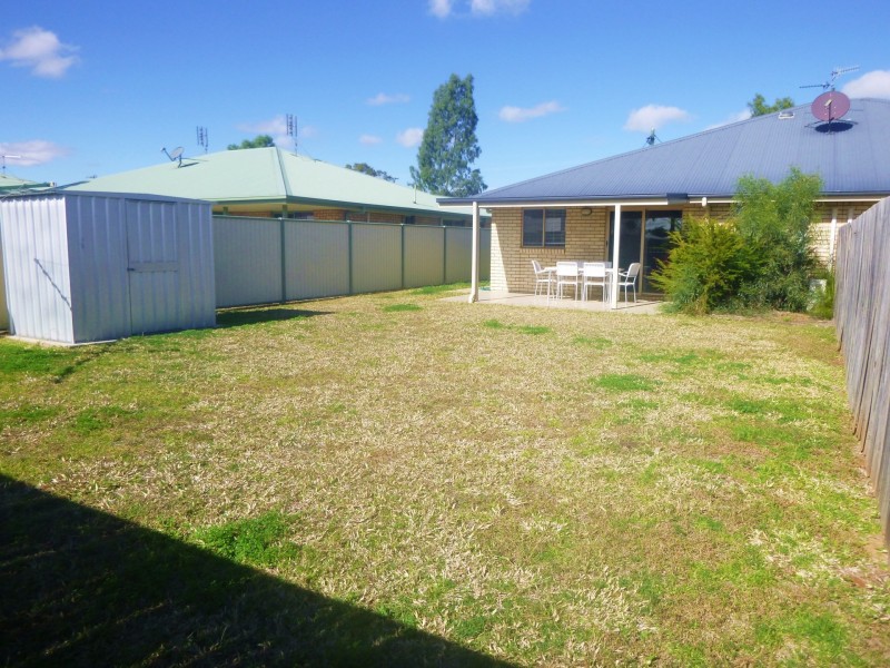2/105 Zeller Street, Chinchilla QLD 4413