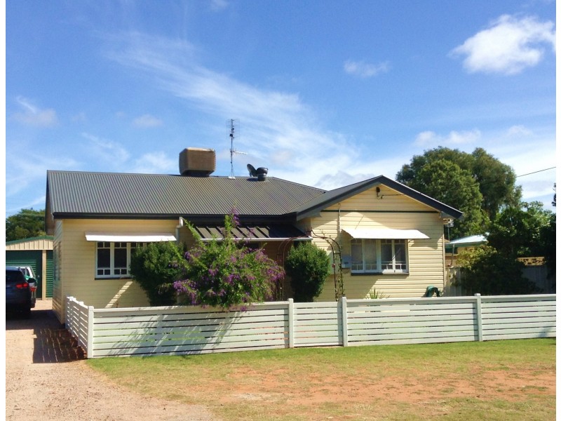 8 Evans Street, Chinchilla QLD 4413