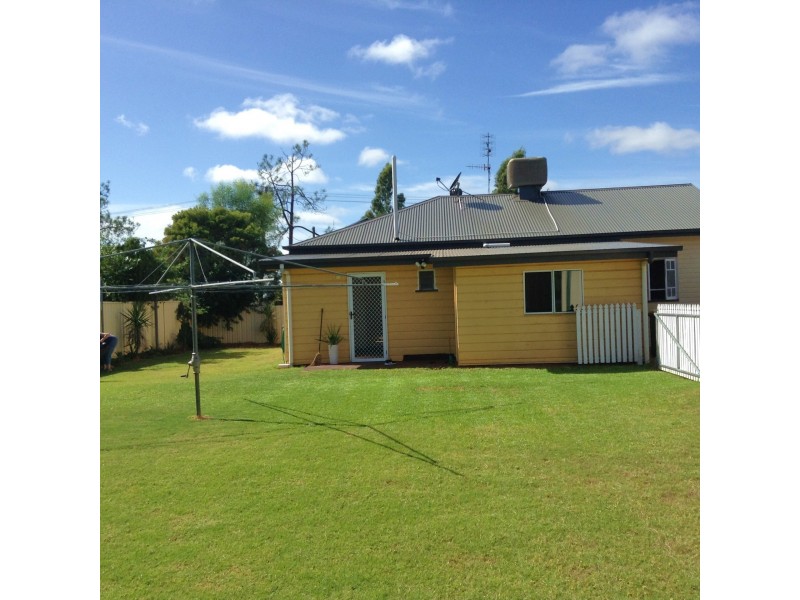 8 Evans Street, Chinchilla QLD 4413