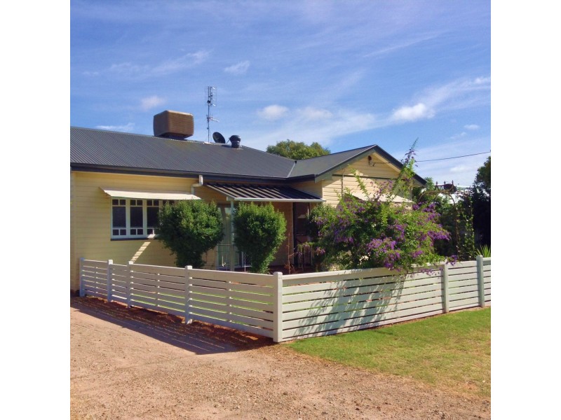 8 Evans Street, Chinchilla QLD 4413