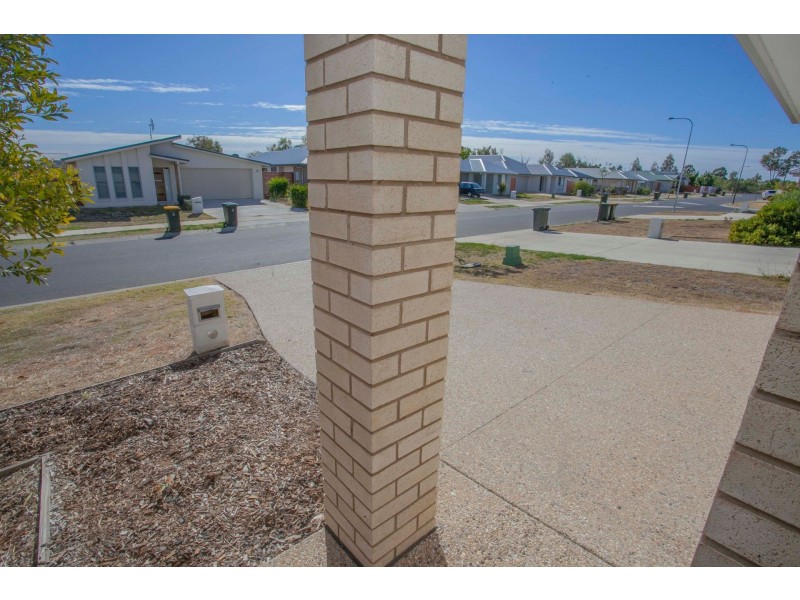 15 Bridgeman Pde, Chinchilla QLD 4413