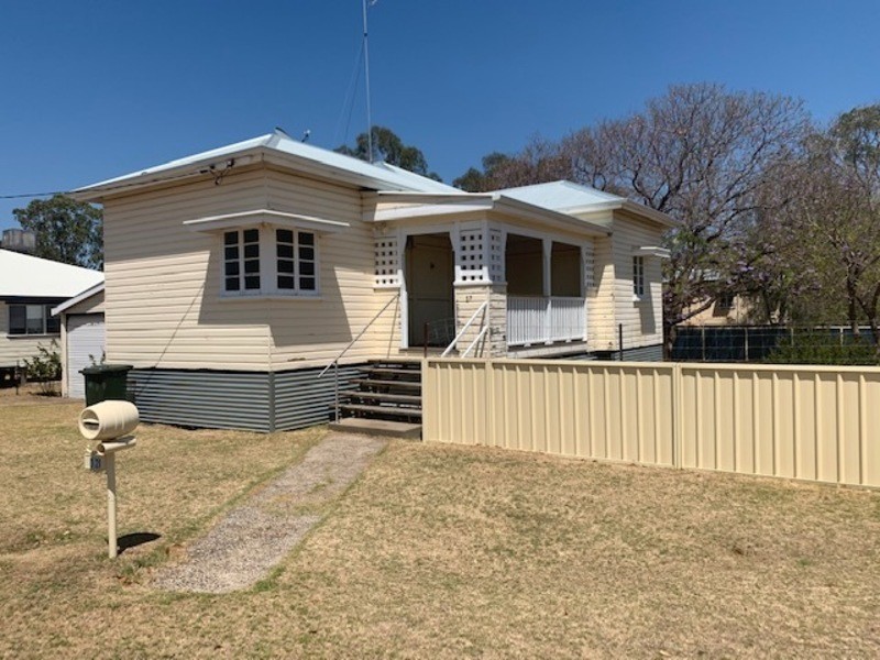 12 Middle Street, Chinchilla QLD 4413