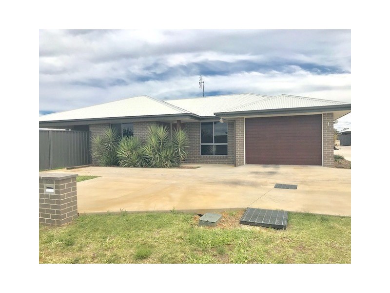1/16 Dudley, Chinchilla QLD 4413