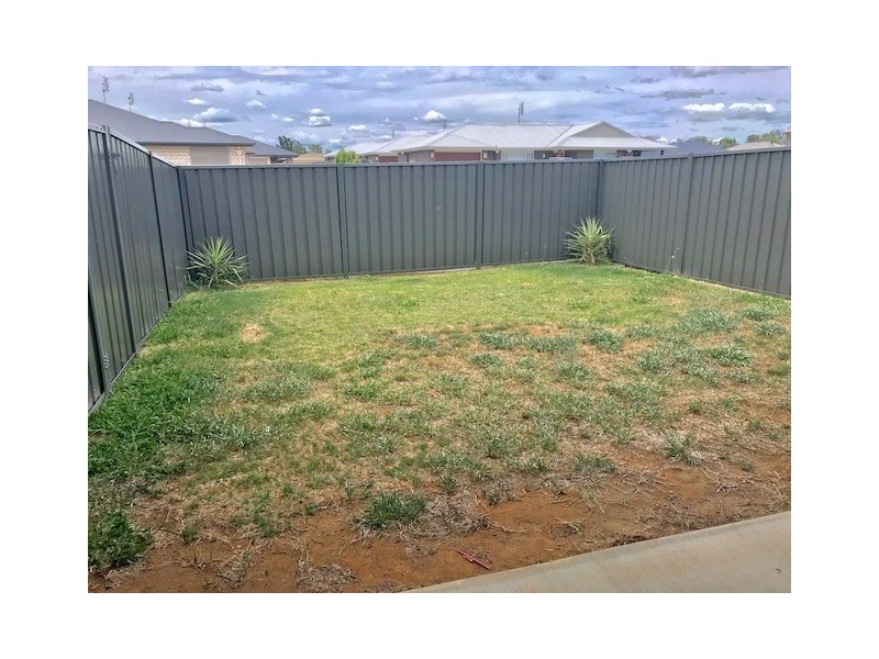 1/16 Dudley, Chinchilla QLD 4413