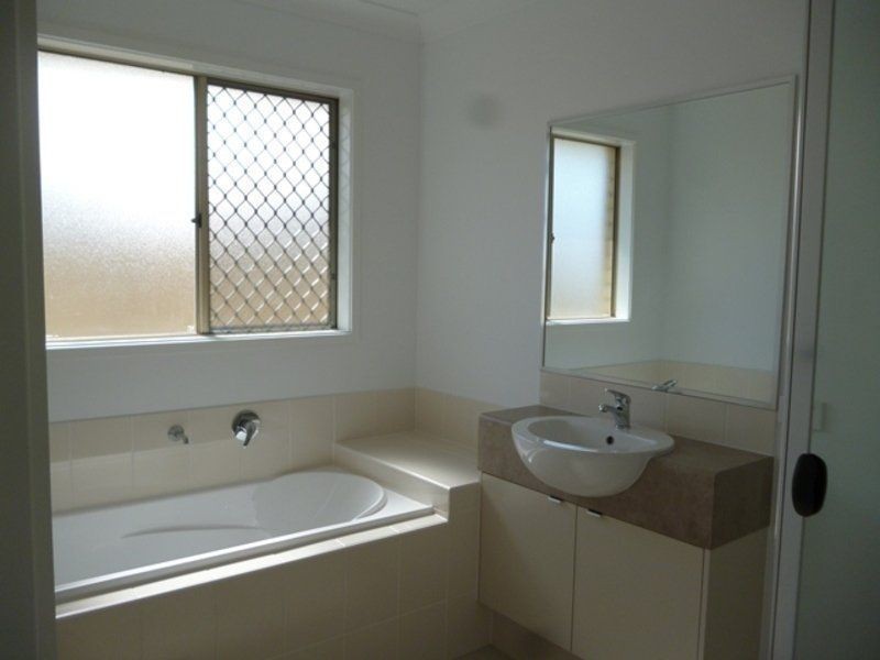 8 Bridgeman Parade, Chinchilla QLD 4413