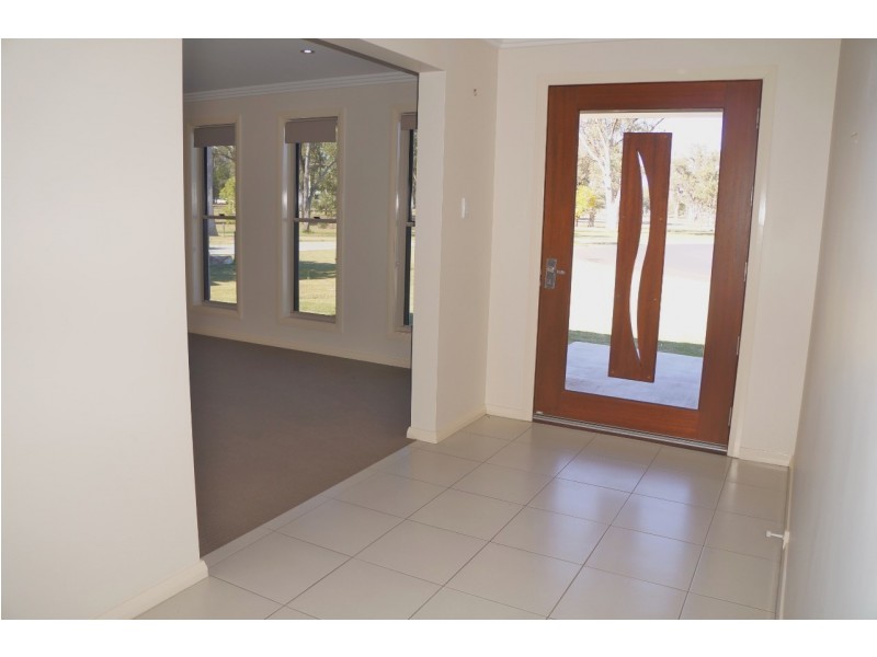 89 Sommerfeld Crescent, Chinchilla QLD 4413