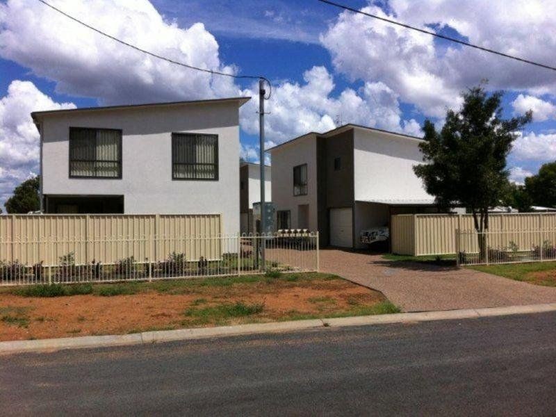 2/6 Holland Street, Chinchilla QLD 4413