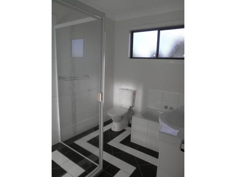 2/6 Holland Street, Chinchilla QLD 4413