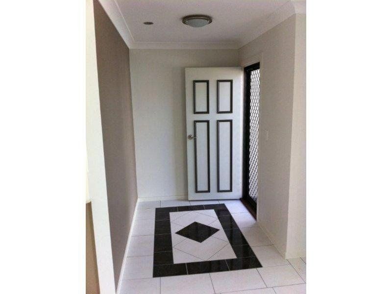 2/6 Holland Street, Chinchilla QLD 4413