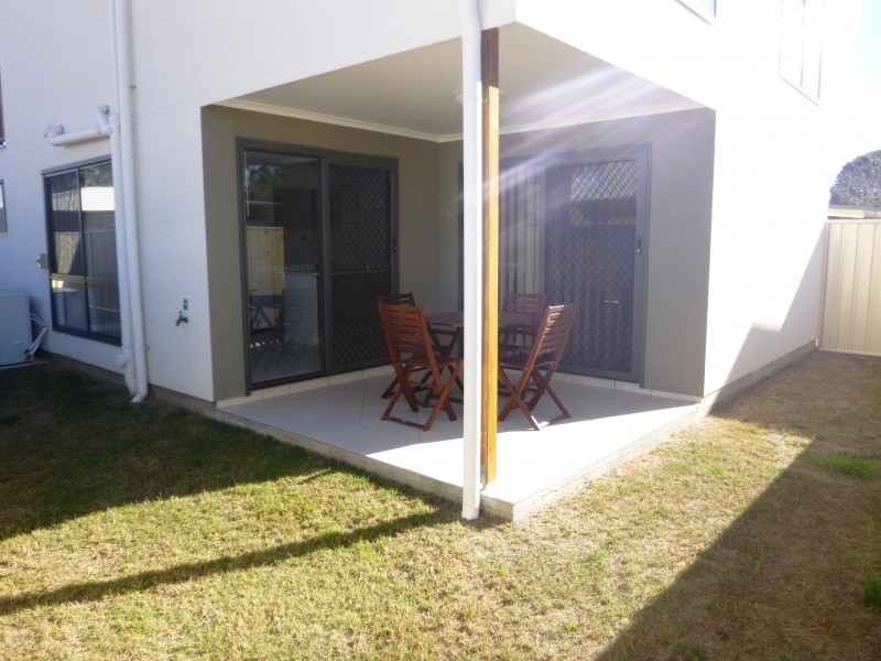 2/6 Holland Street, Chinchilla QLD 4413