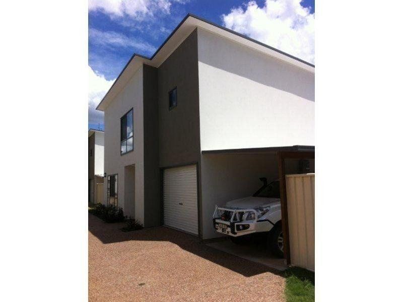 2/6 Holland Street, Chinchilla QLD 4413